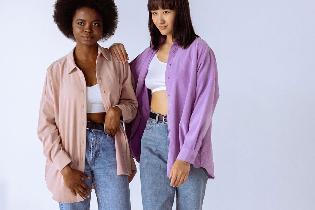 Nachhaltige Blusen und Hemden für Frauen – Die besten Fair Fashion Marken