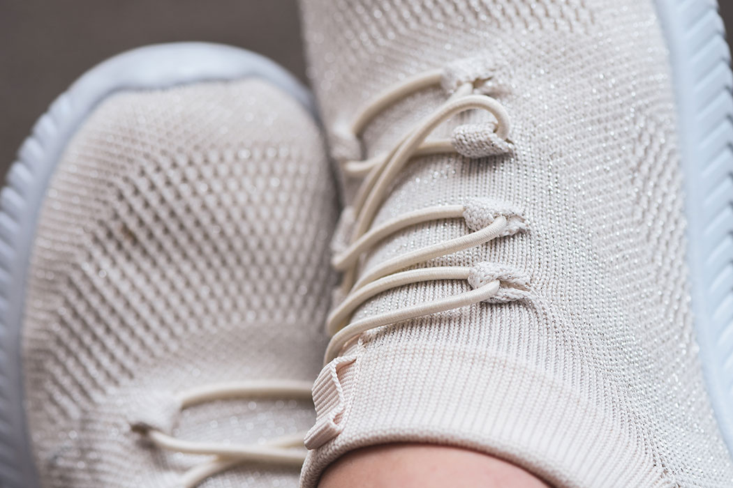 Nachhaltige Schuhe und fair produzierte Sneaker für Frauen – Die besten Fair Fashion Marken. Nachhaltige Sneaker aus Bio Leder, vegane Sneaker, vegane Schuhe, fair produzierte Turnschuhe, veganes Leder, vegetabil gegerbtes Leder, Apfelleder, Maisleder, Lederalternativen