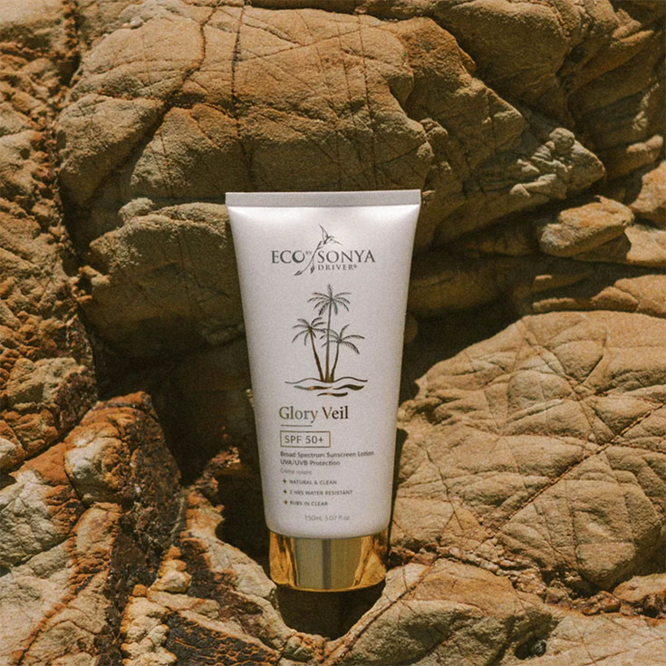 Naturkosmetik Sonnenschutz ohne Weißeln – geht das überhaupt? Natürliche Sonnenpflege im Test: Welche mineralische Sonnencreme weißelt nicht? Die Bio Sonnencreme von Eco By Sonya hat uns überzeugt. Unser Testsieger für den Körper! Keinerlei weiße Rückstände