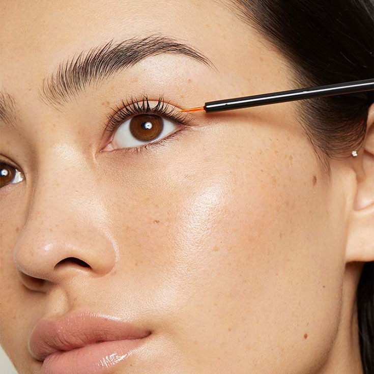 100% Pure – Naturkosmetik Serum für Wimpern & Augenbrauen. Deshalb halten wir uns an Lashfood und Browfood, die es jetzt bei 100% Pure zu kaufen gibt. Naturkosmetik Serum für lange dichte Wimpern und schöne dichte Augenbrauen.