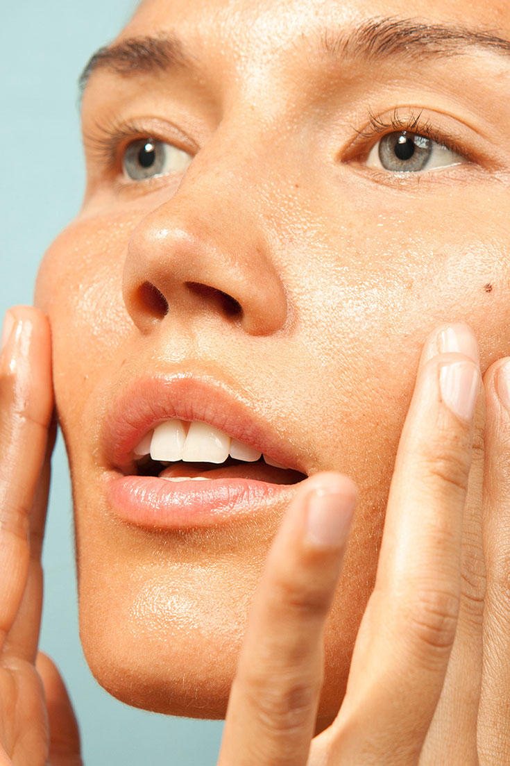 Unreine Haut – Naturkosmetik für mehr Balance bei hormonellen Hautunreinheiten. Natürliche Hautpflege gegen Akne, Pickel und Mitesser während der Menstraution. Tipps von Dunja Kara von True Organic Basics