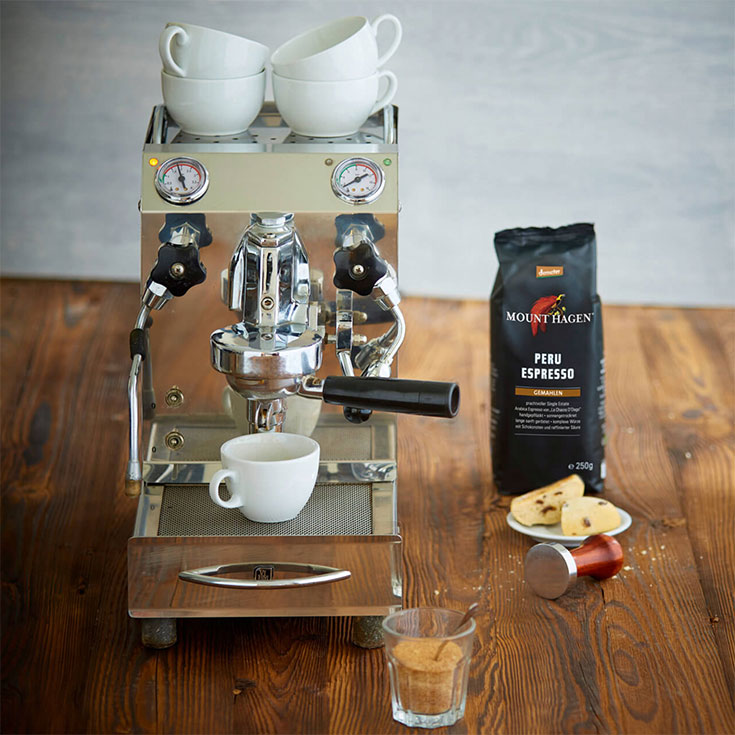 Nachhaltiger und Fairtrade Kaffee – Welcher Bio Kaffee ist der beste? Wir stellen die besten Kaffee Marken vor, die fairen Kaffee anbieten: Sozial, faire Bezahlung von Kaffeebauern und Kleinbauern. Kein Koffein? Dann trinkt Getreidekaffee, Lupinenkaffee oder Falscher Kaffee. Espresso von Mount Hagen