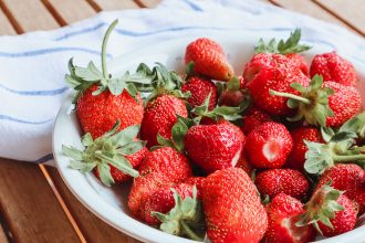 Pestizide in Erdbeeren! Warum ihr nur Bio Erdbeeren kaufen solltet