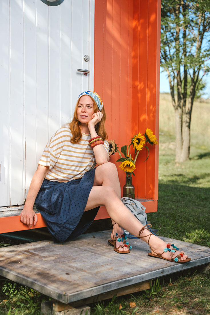So baust du dir eine Fair Fashion Capsule Wardrobe auf. Living Crafts zeigt dir, wie du dir einen nachhaltigen Kleiderschrank aus zeitlosen Basics aus Naturtextilien aufbaust und sondern auch Ressourcen schonst.